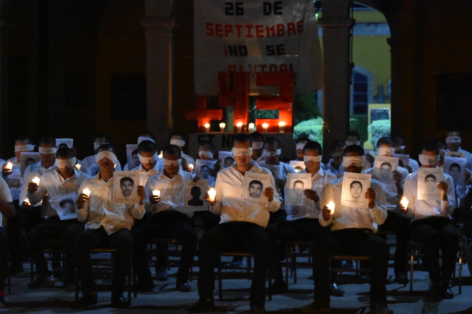 ¡Ayotzinapa luchando, Aguilera apoyando! 🐢🦅